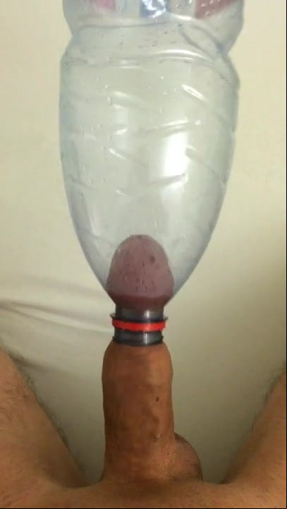 Short haired babe giving head at bukkake party
